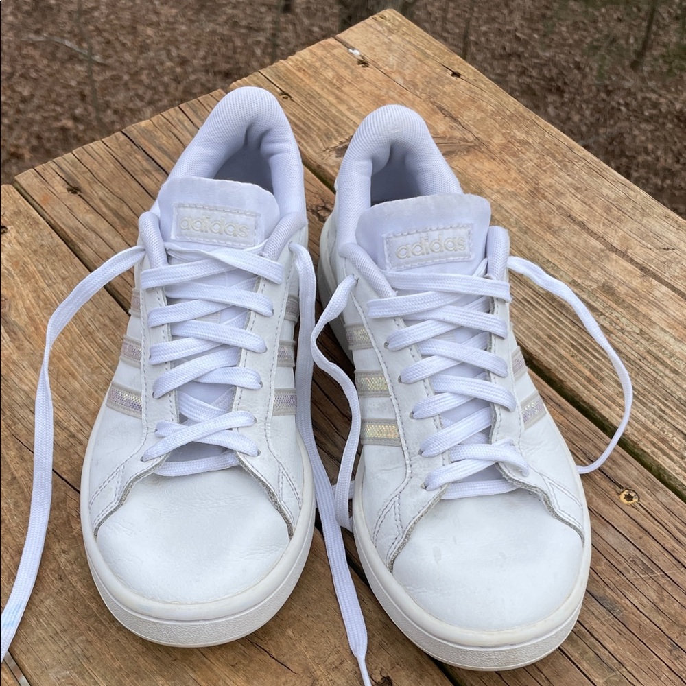 ADIDAS GRAND COURT SNEAKERS W/IRIDESCENT STRIPES Sz 8